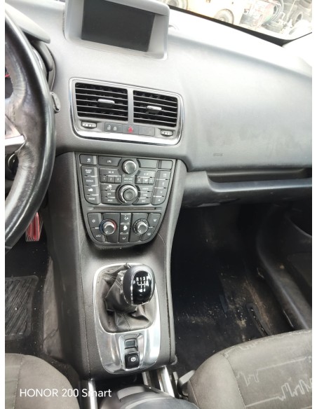 Ersatzteile für Opel Meriva 1.7 Diesel (2004), darunter Komponenten für Motor, Karosserie, Elektrik und Mechanik.